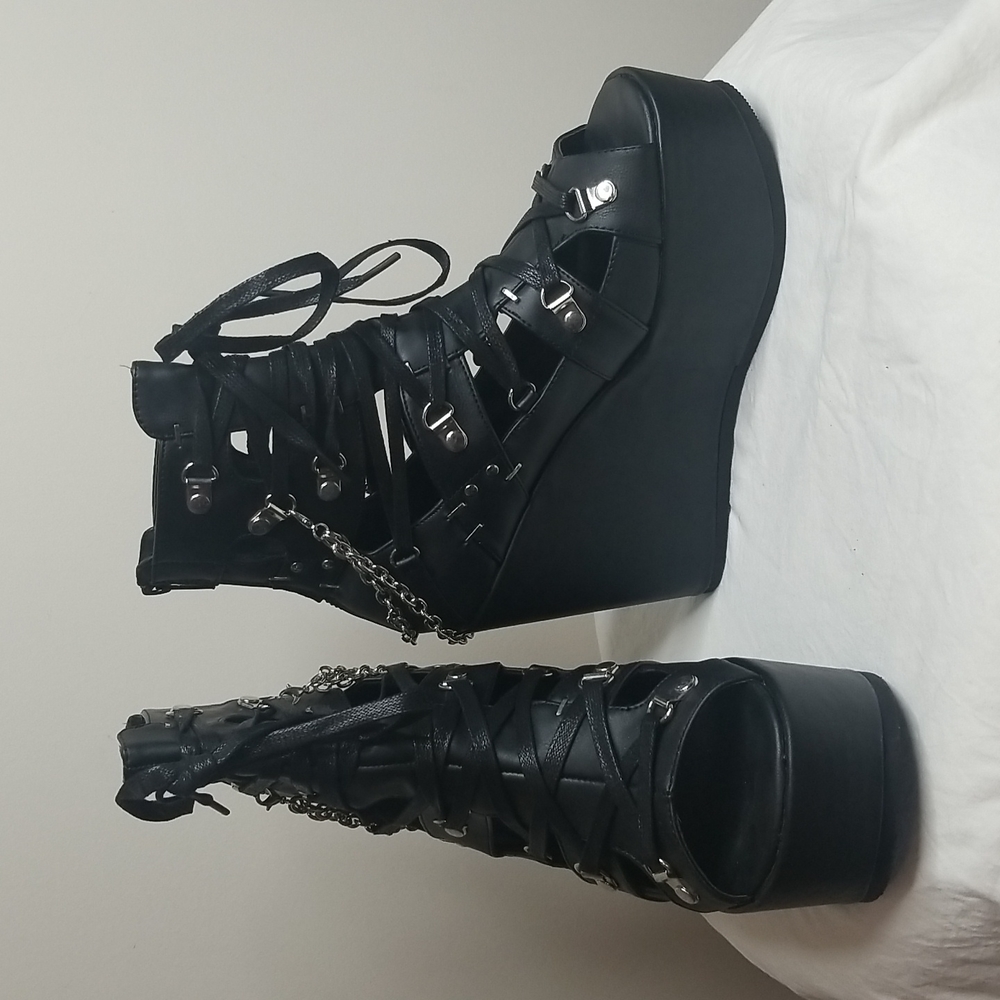 Shoes - Picture 3 of 6